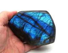 Lade das Bild in den Galerie-Viewer, L123 Labradorit poliert 0,60kg.
