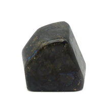Lade das Bild in den Galerie-Viewer, L124 Labradorit poliert 0,80kg.
