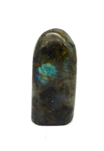 Lade das Bild in den Galerie-Viewer, L128 Labradorit poliert 0,30kg.
