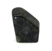 Lade das Bild in den Galerie-Viewer, L129 Labradorit poliert 0,50kg.
