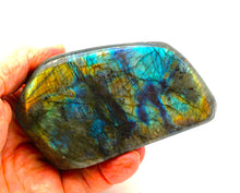 Charger l'image dans la galerie, L131 Labradorite poli 0,50kg.
