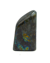 Charger l'image dans la galerie, L132 Labradorite poli 0,30kg.
