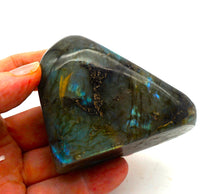 Load image into Gallery viewer, L144 Labradorite polished 0.20kg.
