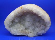 Lade das Bild in den Galerie-Viewer, M131 Apophylit Museeumsstufe Top
