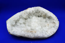 Lade das Bild in den Galerie-Viewer, M131 Apophylit Museeumsstufe Top
