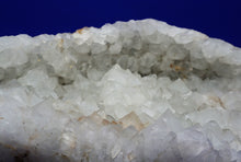 Lade das Bild in den Galerie-Viewer, M131 Apophylit Museeumsstufe Top
