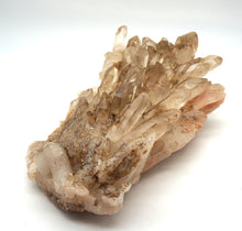 Lade das Bild in den Galerie-Viewer, M221 Bergkristall 3,50 kg.
