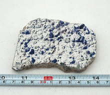 Lade das Bild in den Galerie-Viewer, M224 Fluorit auf Milchquarz
