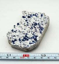 Lade das Bild in den Galerie-Viewer, M224 Fluorit auf Milchquarz
