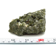 Lade das Bild in den Galerie-Viewer, M230 Bergkristall mit Epidot
