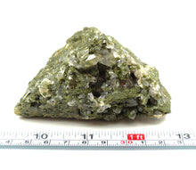 Lade das Bild in den Galerie-Viewer, M230 Bergkristall mit Epidot
