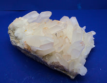 Lade das Bild in den Galerie-Viewer, M240 Bergkristall Top 4,70kg.

