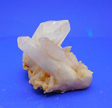 Lade das Bild in den Galerie-Viewer, M243 Bergkristall 1,30kg.
