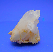 Lade das Bild in den Galerie-Viewer, M243 Bergkristall 1,30kg.
