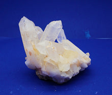 Lade das Bild in den Galerie-Viewer, M245 Bergkristall 1,70 kg.
