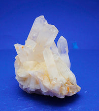 Lade das Bild in den Galerie-Viewer, M245 Bergkristall 1,70 kg.
