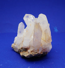 Lade das Bild in den Galerie-Viewer, M245 Bergkristall 1,70 kg.
