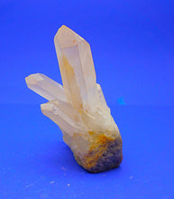 Lade das Bild in den Galerie-Viewer, M253 Bergkristall 1,40 kg.
