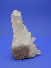Lade das Bild in den Galerie-Viewer, M253 Bergkristall 1,40 kg.
