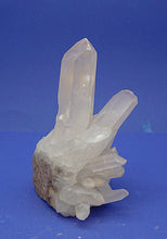 Lade das Bild in den Galerie-Viewer, M253 Bergkristall 1,40 kg.
