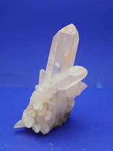 Lade das Bild in den Galerie-Viewer, M253 Bergkristall 1,40 kg.
