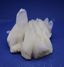 Lade das Bild in den Galerie-Viewer, M254 Bergkristall 3,80 kg.
