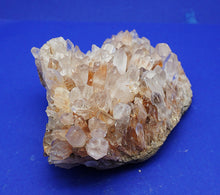 Lade das Bild in den Galerie-Viewer, M255 Bergkristall 2,30 kg.
