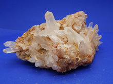 Lade das Bild in den Galerie-Viewer, M259 Bergkristall 4,0 kg.
