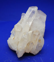 Lade das Bild in den Galerie-Viewer, M260 Bergkristall 3,70kg.
