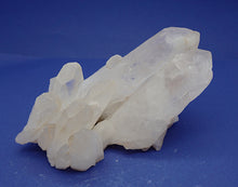 Lade das Bild in den Galerie-Viewer, M260 Bergkristall 3,70kg.
