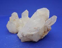 Lade das Bild in den Galerie-Viewer, M260 Bergkristall 3,70kg.

