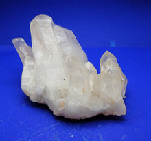 Lade das Bild in den Galerie-Viewer, M260 Bergkristall 3,70kg.
