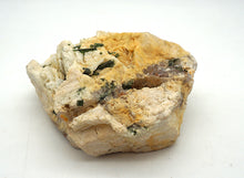 Lade das Bild in den Galerie-Viewer, M262 grüner Turmalin 1,20kg.
