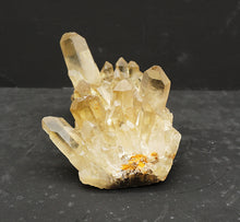 Lade das Bild in den Galerie-Viewer, M307 Citrin Stufe Top 0,60kg.
