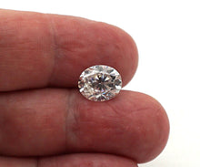 Lade das Bild in den Galerie-Viewer, M315 Moissanit Labor Diamant weiß 1,5ct.
