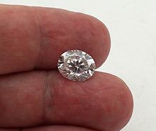 Lade das Bild in den Galerie-Viewer, M308 Moissanit Labor Diamant weiß 3,0ct.
