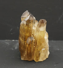 Lade das Bild in den Galerie-Viewer, M313 Citrin Stufe Top 0,60 kg.
