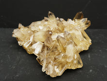 Lade das Bild in den Galerie-Viewer, M318 Citrin Stufe Top 2,40kg.
