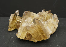 Lade das Bild in den Galerie-Viewer, M318 Citrin Stufe Top 2,40kg.
