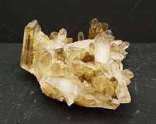 Lade das Bild in den Galerie-Viewer, M318 Citrin Stufe Top 2,40kg.
