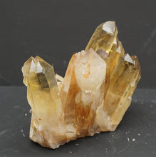 Lade das Bild in den Galerie-Viewer, M321 Citrin Stufe Top 1,10kg.
