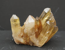 Lade das Bild in den Galerie-Viewer, M321 Citrin Stufe Top 1,10kg.
