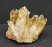 Lade das Bild in den Galerie-Viewer, M326 Citrin Stufe Top 1,60kg.
