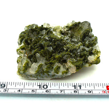 Lade das Bild in den Galerie-Viewer, M426 Bergkristall, Epidot
