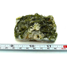 Lade das Bild in den Galerie-Viewer, M426 Bergkristall, Epidot
