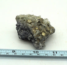 Lade das Bild in den Galerie-Viewer, M430 Bergkristall, Pyrit
