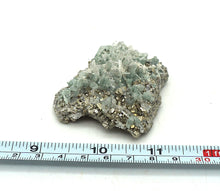Lade das Bild in den Galerie-Viewer, M431 Bergkristall, Pyrit
