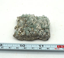 Lade das Bild in den Galerie-Viewer, M431 Bergkristall, Pyrit
