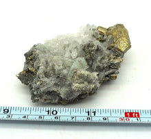 Lade das Bild in den Galerie-Viewer, M433 Bergkristall, Pyrit
