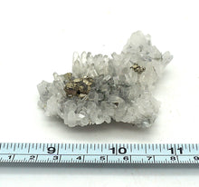 Lade das Bild in den Galerie-Viewer, M437 Bergkristall, Pyrit
